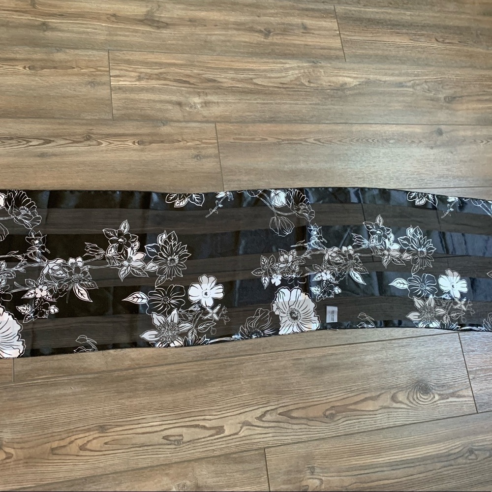 Scarf - Picture 4 of 5